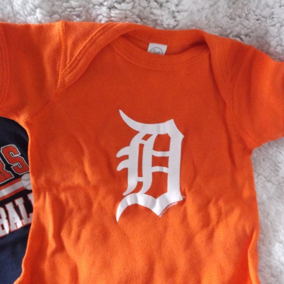 NEW - 2 Pack Detroit Tigers Infant Bodysuits - 6 Months - Picture 8 of 9
